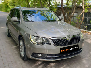 Skoda Superb foto 2