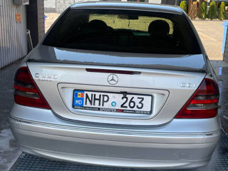 Mercedes C-Class foto 2