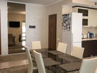 Apartament cu 5 camere sau mai multe, 200 m², Centru, Chișinău foto 1