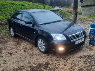 Toyota Avensis foto 2