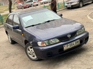 Nissan Almera foto 1