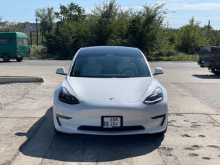 Tesla Model 3 foto 2