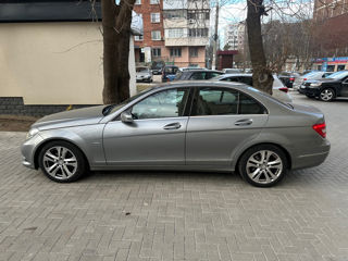 Mercedes C-Class foto 2