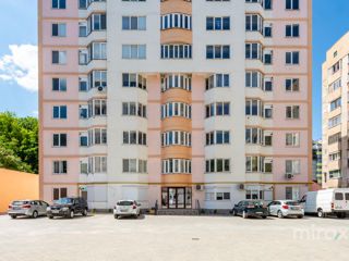Apartament cu 3 camere, 107 m², Buiucani, Chișinău foto 1