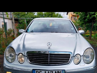 Mercedes E-Class foto 1