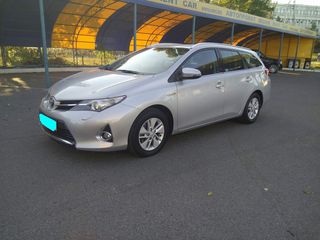 Toyota Auris foto 1