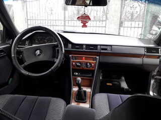 Mercedes Series (W124) foto 5