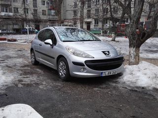 Peugeot 207 foto 1