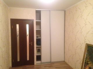 Se vinde apartament cu euroreparatie foto 4