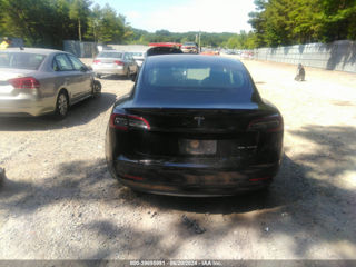 Tesla Model 3 foto 4