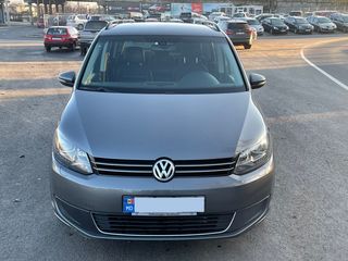 Volkswagen Touran foto 2