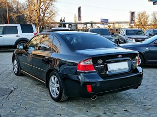 Subaru Legacy foto 7