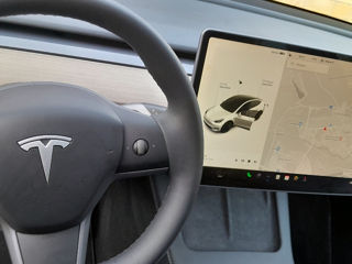 Tesla Model Y foto 9