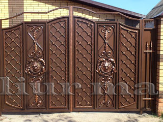 Balustrade,  garduri, porți,copertine , gratii, uși metalice și alte confecții din fier forjat.
