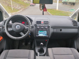 Volkswagen Touran foto 9