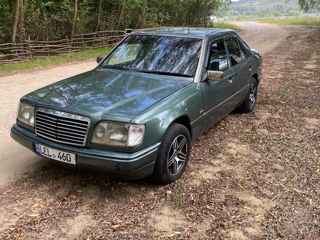 Mercedes Series (W123)