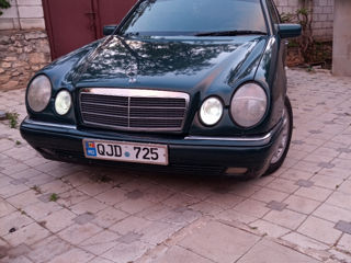 Mercedes E-Class foto 8