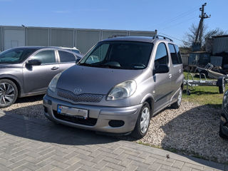 Toyota Yaris Verso foto 2