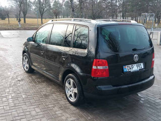 Volkswagen Touran foto 3