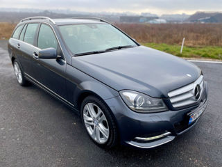 Mercedes C-Class foto 2