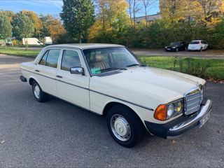 Se dezmembreaza Mercedes W123 Model American