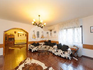 Casă cu 3 nivele, str. Mihai Juravel, Codru, 295000 € ! foto 1