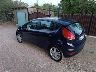 Ford Fiesta foto 2