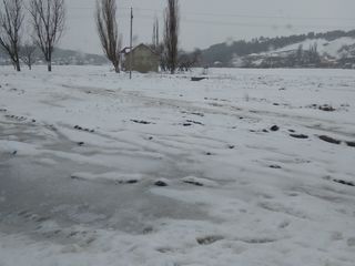 Loc de casa, la 16 km de Chisinau, toate comoditatile, pretul negociabil. Astept propuneri. foto 1