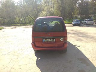 Nissan Serena foto 6