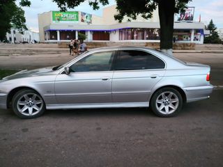 BMW 5 Series foto 2