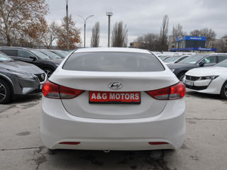 Hyundai Elantra foto 5