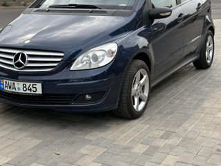 Mercedes B-Class foto 1