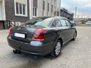 Toyota Avensis foto 4