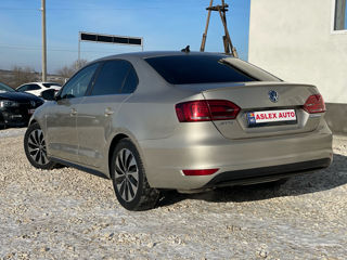 Volkswagen Jetta foto 4