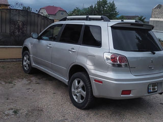 Mitsubishi Outlander foto 2