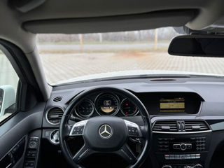 Mercedes C-Class foto 8