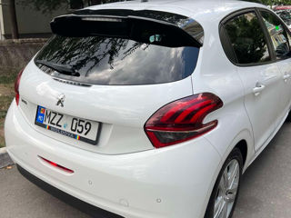 Peugeot 208 foto 4