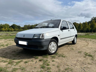 Dezmembrez Renault Clio 1 1996