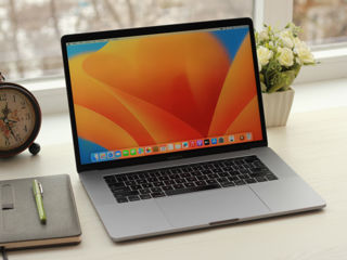 MacBook Pro 15 Retina 2017 (Core i7 7700HQ/16Gb Ram/512Gb SSD/ Radeon Pro 555/15.4" Retina IPS) foto 1