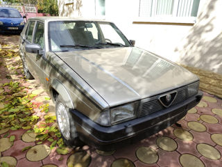 Alfa Romeo 75 foto 8