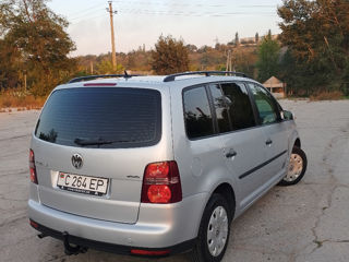 Volkswagen Touran foto 4