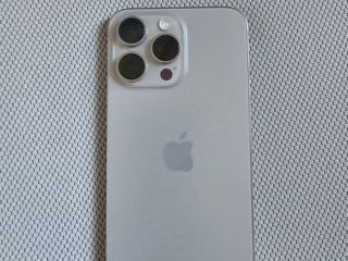 iPhone 15 pro max natural titanium foto 2