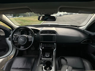 Jaguar XE foto 10