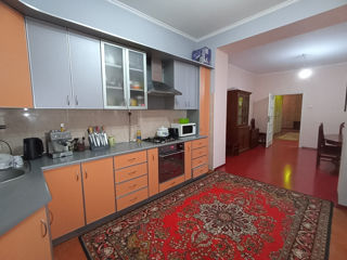 Apartament cu 4 camere, 130 m², 8 cartier, Bălți foto 1