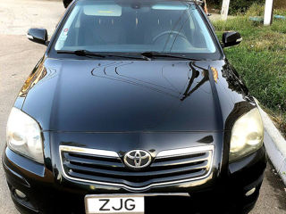 Toyota Avensis foto 2