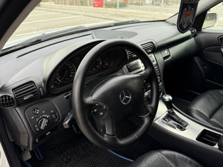 Mercedes C-Class foto 14