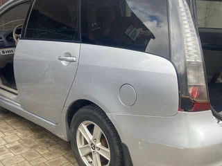 Mitsubishi Grandis foto 3