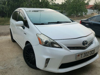 Toyota Prius v