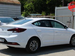 Hyundai Elantra foto 3