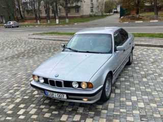 BMW 5 Series foto 2